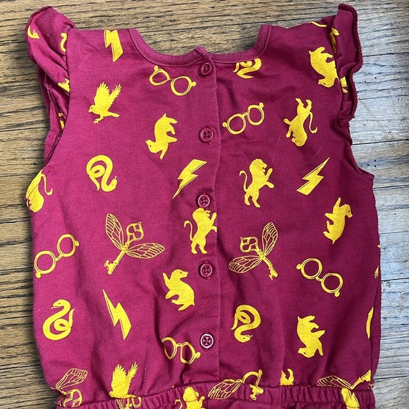 Harry Potter Wizarding World Ruffle Sleeve House Logo Romper - Picture 6 of 6